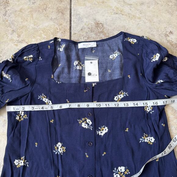 Elodie Women's Size Medium Navy Blue Floral Puff Sleeve Button Up Blouse Top NWT - Picture 4 of 9